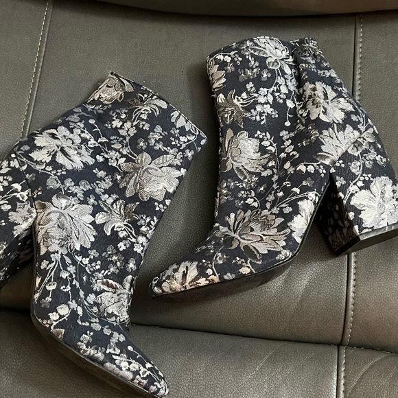 Stunning Blue‎ and Silver Booties - Picture 3 of 7